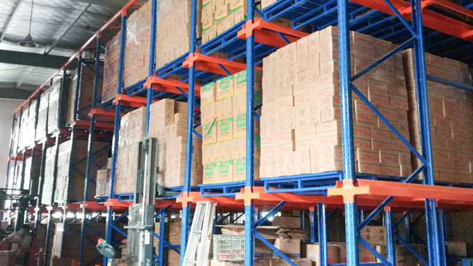 物流行業用貫通式貨架，穩定靈活效率高